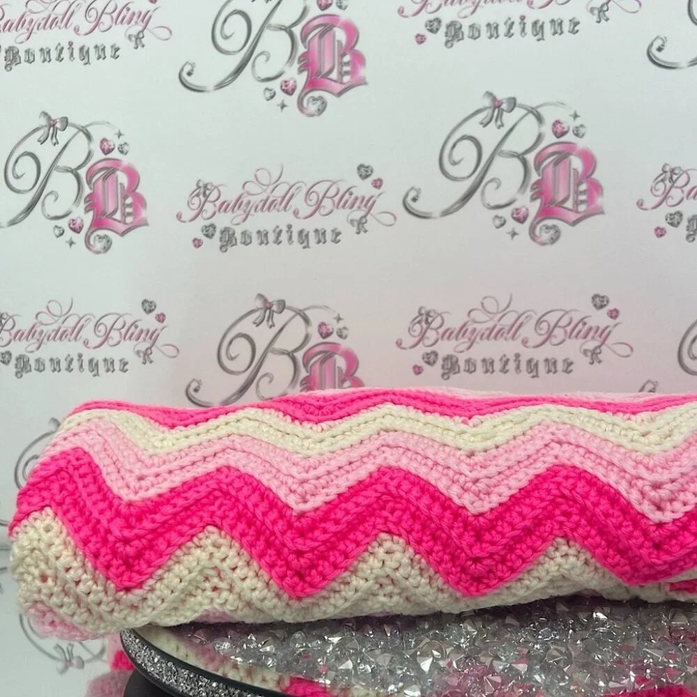 Blanket crochet stripes zig zag handmade Pink and Cream Chevron Knit Bag